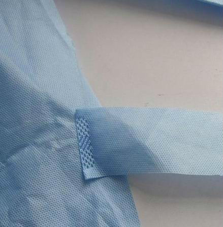 編まれた袖口との軽量の使い捨て可能な手術衣の流動抵抗力がある