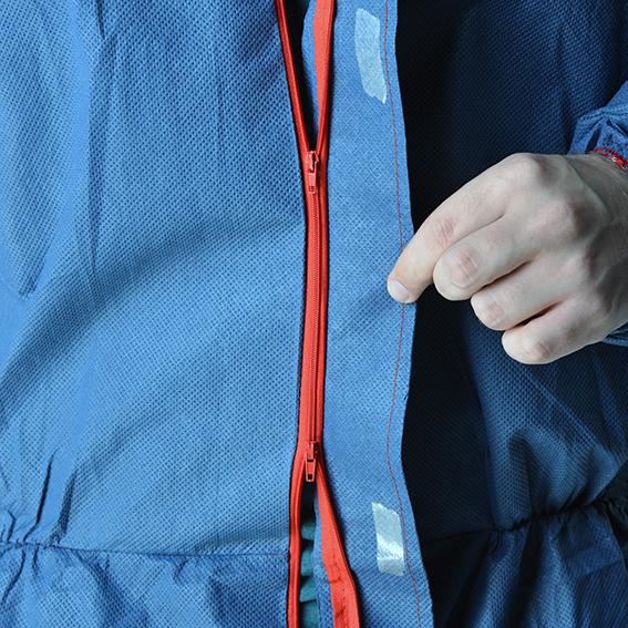 フードと友好的な液体の証拠の使い捨て可能な保護つなぎ服Eco